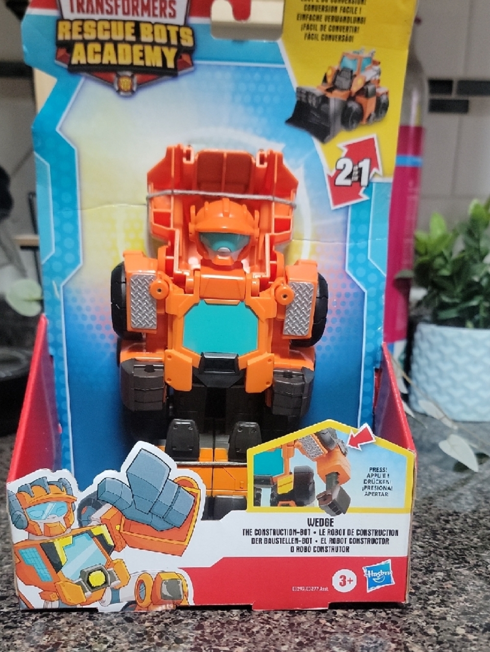 Transformers Rescue Bots Academy - Wedge - Picture 3 of 6